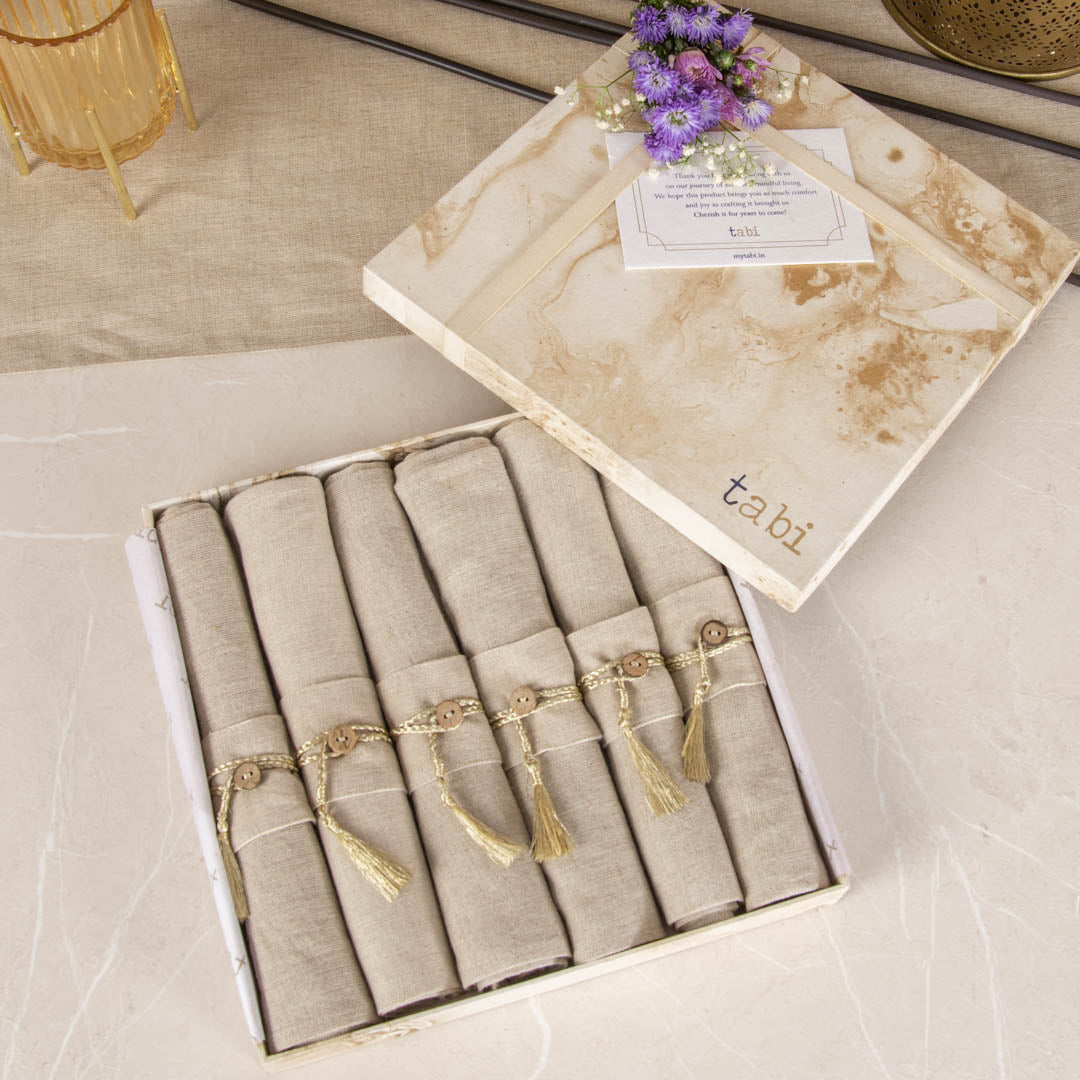 Natural dinner napkins and napkin rings