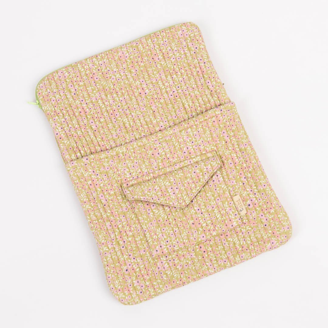 Quilted laptop sleeve