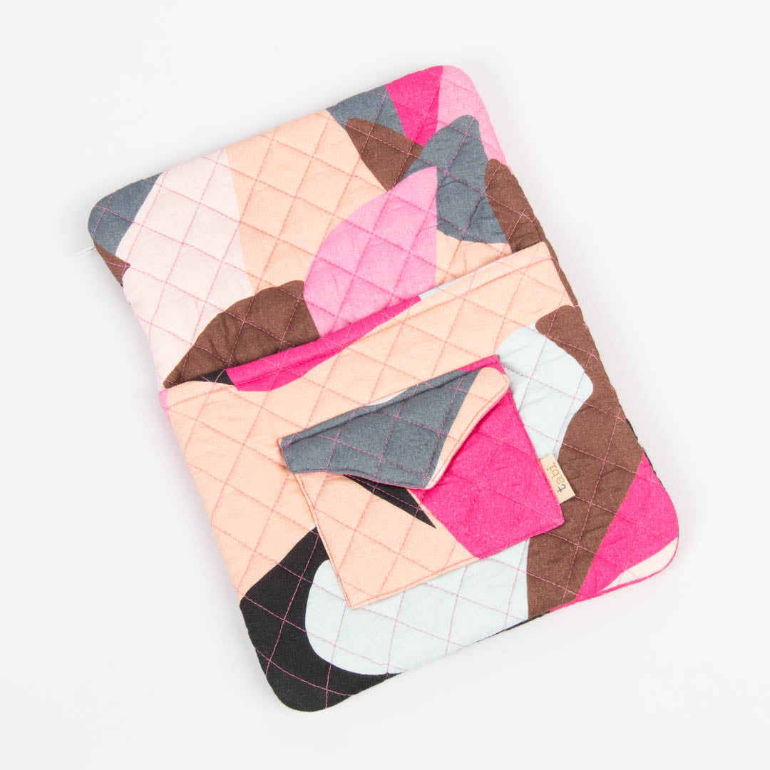 Quilted laptop sleeve