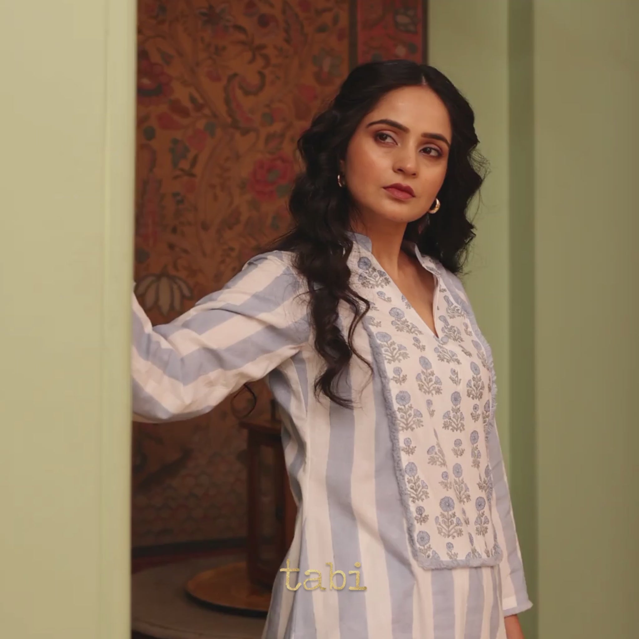 Anaghi Cotton Cambric Kurta Set Video